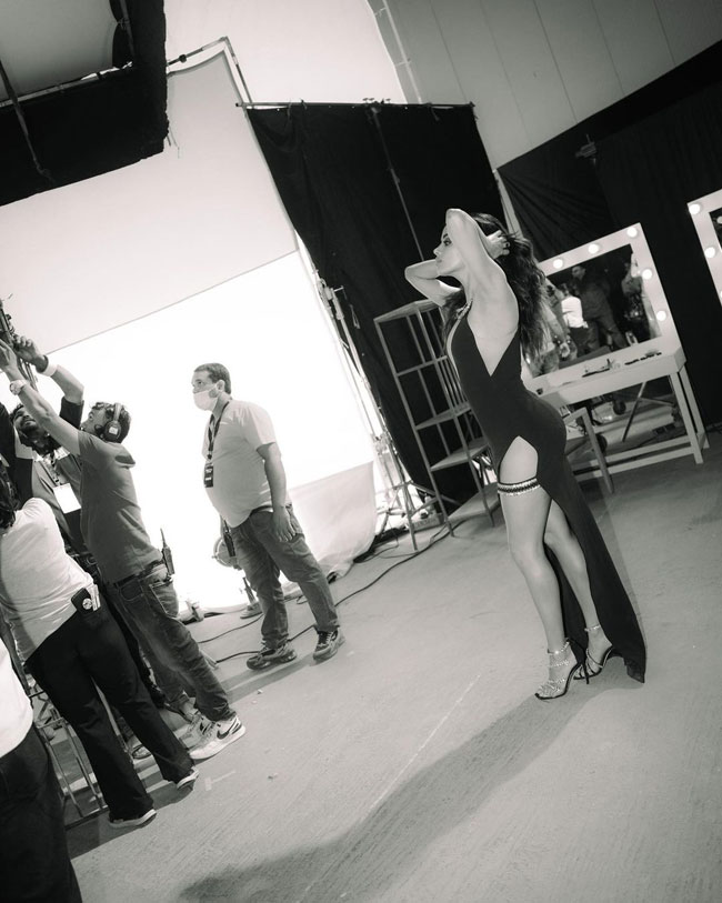 Glamorous Poses Of Janhvi Kapoor